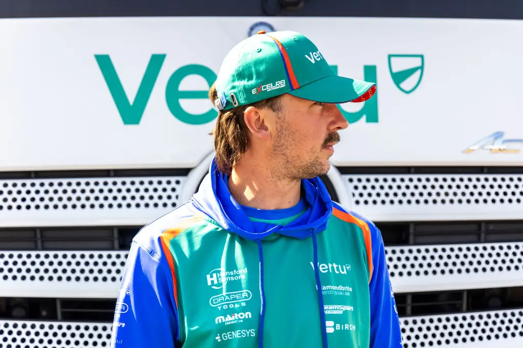 Team VERTU Hoodie 2026 - Junior — detail view