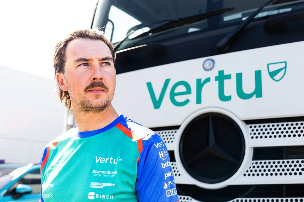 Team VERTU T-Shirt 2026 - Adult — detail view